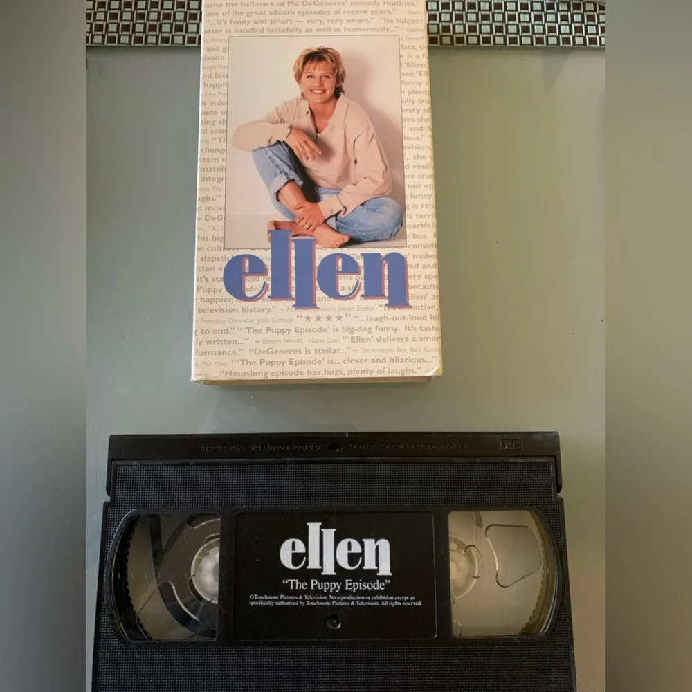 Ellen: Season 4, Episode 23 The Puppy Episode Ellen DeGeneres LGBTQ- Coming Out - Picture 6 of 6